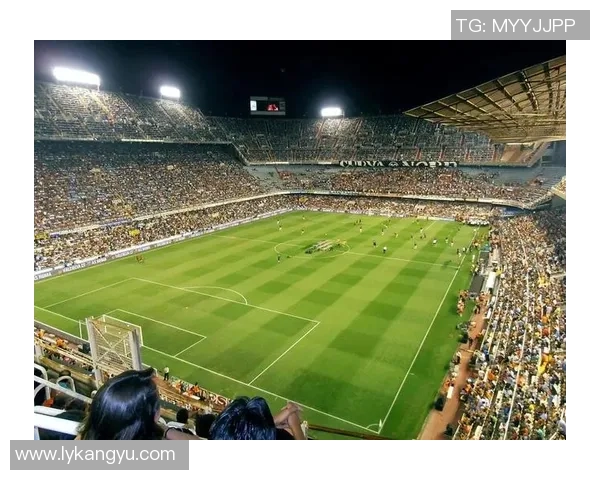 十位足球明星的传奇故事与辉煌成就揭秘,谁将成为你心中的球场英雄 十位足球明星的传奇故事与辉煌成就揭秘,谁将成为你心中的球场英雄